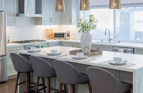 Mission Viejo House | Modern SoCal Escape with Outdoor Grill & Lush Lounge Areas | Casa Cordero