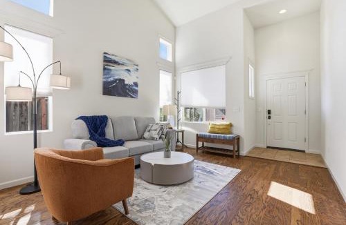 Dublin House | Modern Spacious 3 BD/2.5 BA | King Suite | Office