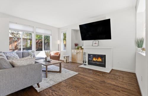 Dublin House | Modern Spacious 3 BD/2.5 BA | King Suite | Office