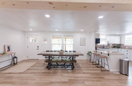 Central Oregon House | Modern & Spacious 4-bedroom Home 15 min to U of O, 11 min from Airport