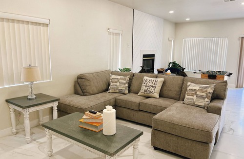 Spring Valley House | Modern Stay 4-bedroom Home Sleeps 8