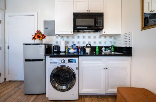 Boyle Heights Apartment | Modern Studio Near Downtown LA * W/D * AC * WIFI!