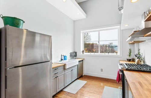 St. Johns Apartment | Modern Stylish 2 BR in Historic St. Johns