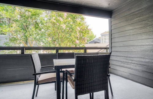 Sunnyvale Apartment | Modern Sunnyvale 3BR w/Gym, Pool & Parking, near freeways, by Blueground