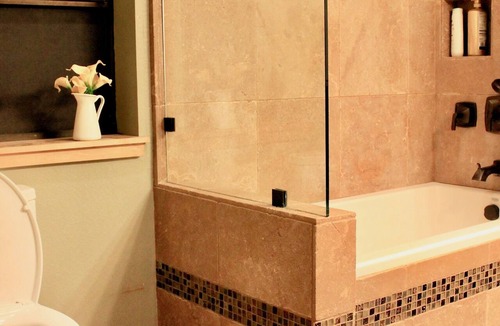 Ponderosa Palisades House | Modern Tahoe cabin: A/C, ping pong, EV charge, family friendly, work trips