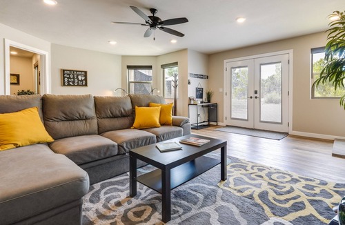New Harmony House | Modern Utah Getaway < 2 Mi to Kolob Canyons
