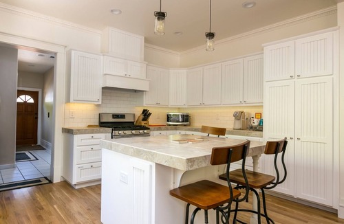 Paso Robles House | Modernized turn of the century Craftsman NO CLEANING FEES, Uptown District