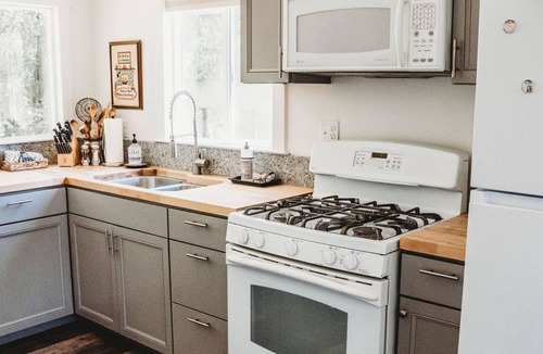 Adelaida House | 'Moe's Cabin' in the heart of Adelaida wine country and epic star gazing
