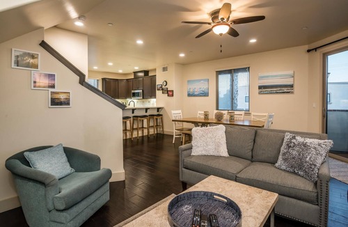 Downtown Condo | Monarch Villa - Luxury Condo, Ocean View, Rooftop Living with fire table/Bbq