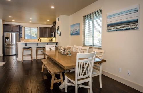 Downtown Condo | Monarch Villa - Luxury Condo, Ocean View, Rooftop Living with fire table/Bbq