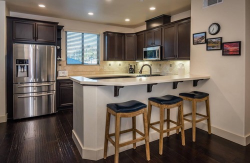 Downtown Condo | Monarch Villa - Luxury Condo, Ocean View, Rooftop Living with fire table/Bbq