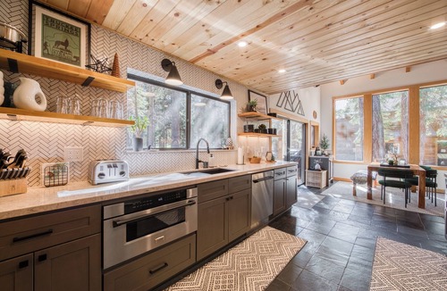 Truckee House | MONTHLY LEASE Owl's Nest By Tahoe Getaways - Tahoe Donner w HOA Access