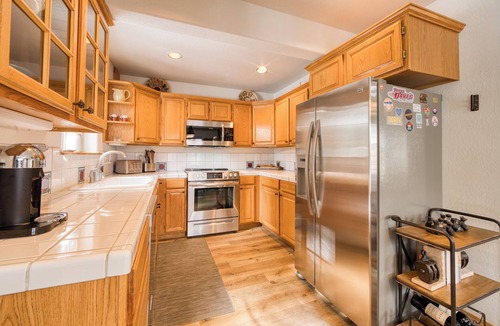 Truckee House | Monthly Lease - Petite Retreat by Tahoe Getaways - Pet Friendly in Tahoe Donner w Hot Tub