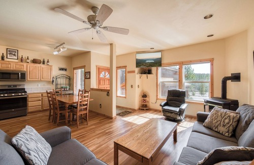 Truckee House | Monthly Lease - Robin's Rest at Tahoe Donner by Tahoe Getaways