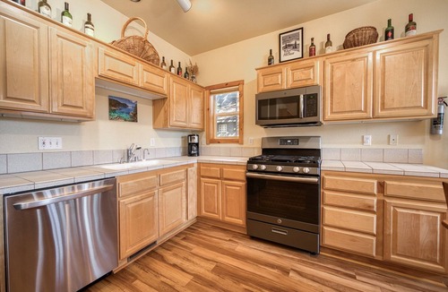 Truckee House | Monthly Lease - Robin's Rest at Tahoe Donner by Tahoe Getaways