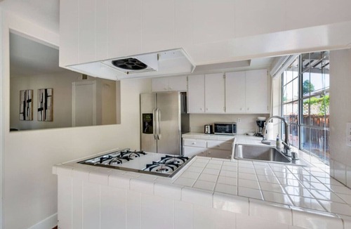 Santa Ana Apartment | Monthly Rental Near South Coast Plaza | 2Bed2Bath