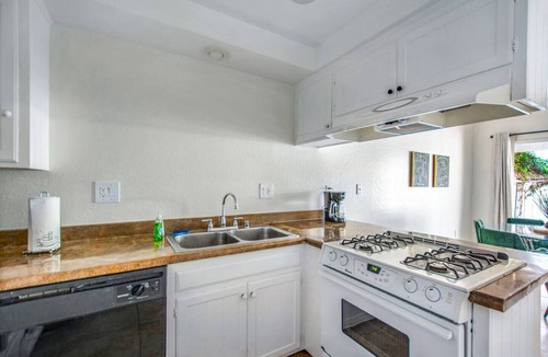 Santa Ana Apartment | Monthly Rental Near South Coast Plaza | 2Bed2Bath