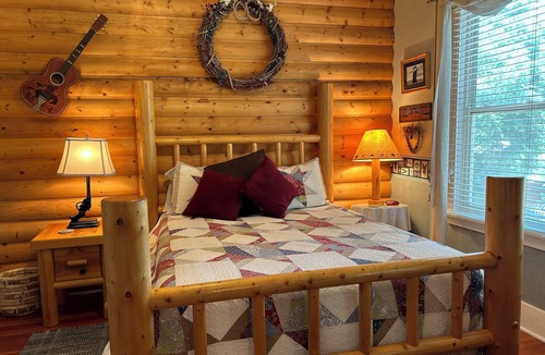 Marysvale House | Moore's Old Pine Inn
