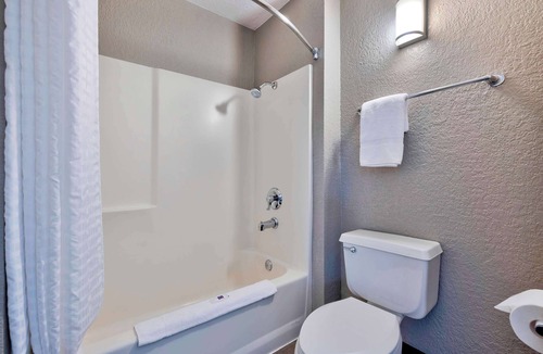 Northeast Anaheim Hotel | Motel 6 Anaheim, CA - Fullerton East