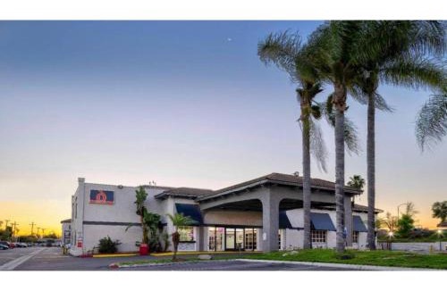 Artesia Hotel | Motel 6 Artesia CA