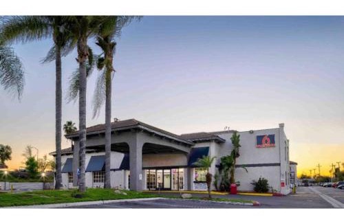Artesia Hotel | Motel 6 Artesia CA