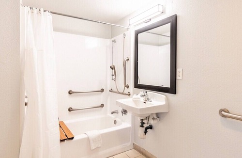 Aviara Hotel | Motel 6 Carlsbad, CA - Near Legoland