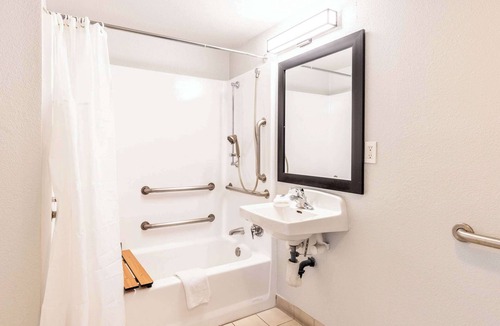 Aviara Hotel | Motel 6 Carlsbad, CA - Near Legoland