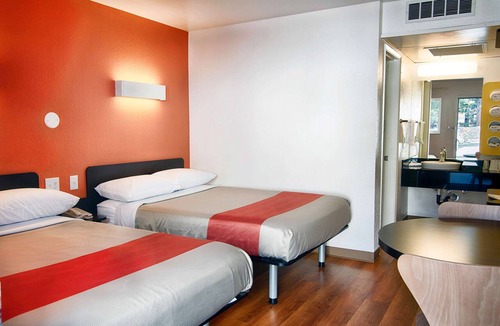 Mammoth Lakes Hotel | Motel 6 Mammoth Lakes, CA