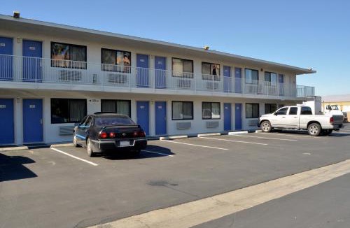 Palm Desert Hotel | Motel 6-Palm Desert, CA - Palm Springs Area
