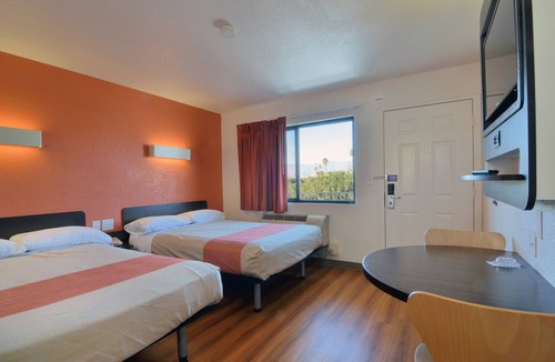 Palm Desert Hotel | Motel 6 Palm Desert, CA - Palm Springs Area