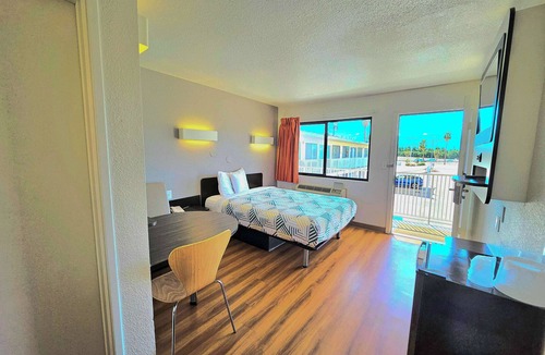 Palm Desert Hotel | Motel 6 Palm Desert, CA - Palm Springs Area