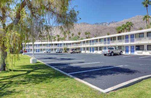 Palm Springs Hotel | Motel 6-Palm Springs, CA - East - Palm Canyon
