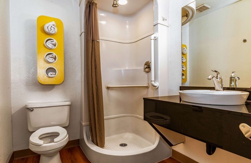 Palm Springs Hotel | Motel 6 Palm Springs, CA - East - Palm Canyon