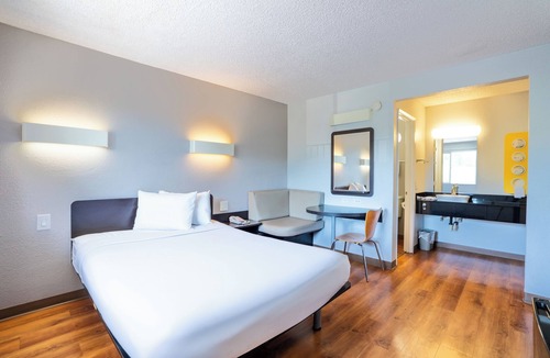 Pleasanton Hotel | Motel 6 Pleasanton, CA