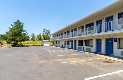 Redding Hotel | Motel 6-Redding, CA - Central