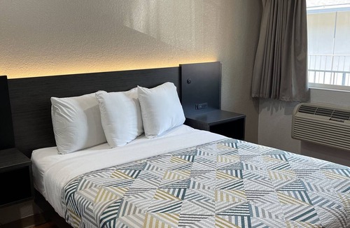Central Sacramento Hotel | Motel 6 Sacramento, CA - Downtown