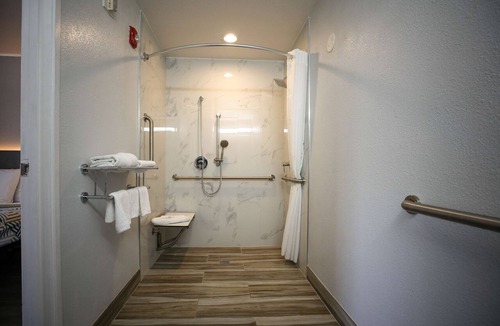 Central Sacramento Hotel | Motel 6 Sacramento, CA - Old Sacramento North