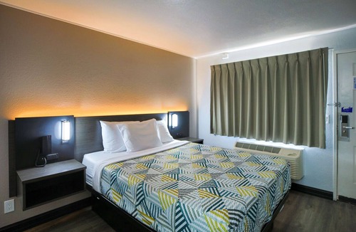 Central Sacramento Hotel | Motel 6 Sacramento, CA - Old Sacramento North