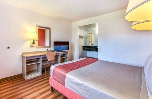 Salinas Hotel | Motel 6 Salinas, CA - North Monterey Area
