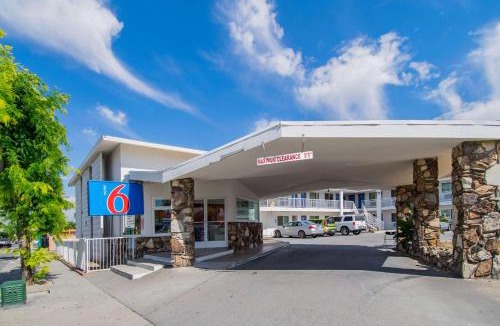 San Bernardino Hotel | Motel 6-San Bernardino, CA - Downtown