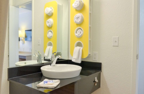 Santa Nella Hotel | Motel 6 – Santa Nella, on I-5