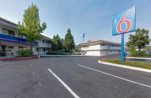 Weed Hotel | Motel 6 Weed - Mount Shasta