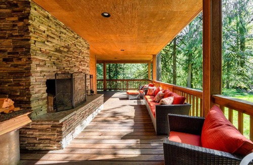 Zigzag House | Mount Hood Cabin Retreat - 4BR Sleeps 12