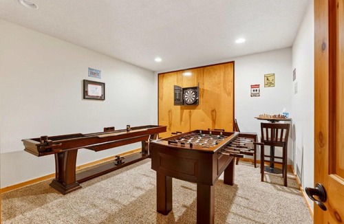 Zigzag House | Mount Hood Cabin Retreat - 4BR Sleeps 12