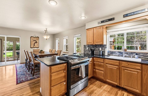 Sandpoint House | Mountain Escape w/Fireplace & Hot Tub