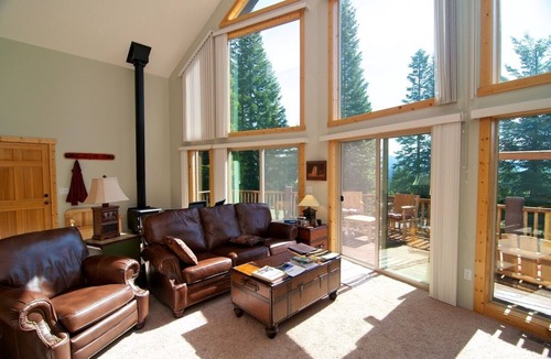 Klamath Falls Cabin | Mountain Home near Lake of the Woods, Ashland and 1 hour to Crater Lake
