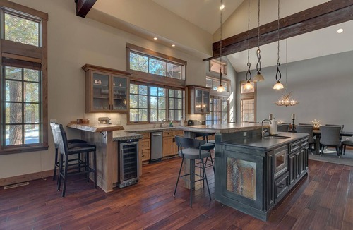 Truckee House | Mountain Majesty at Grays Crossing By Tahoe Getaways - 4BR 4BA w/Private Hot Tub