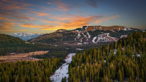 Serene Lakes House | Mountain Retreat - Sleeps 7 - Canoe - Fireplace