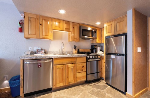 Olympic Valley Hotel | Mountain Retreat! Full Kitchen, Outdoor Spa Tub, Free Parking!