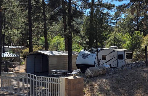 Kingman House | Mountain Vacation Surrounded By Wildlife In The Tall Pines and Resort Area